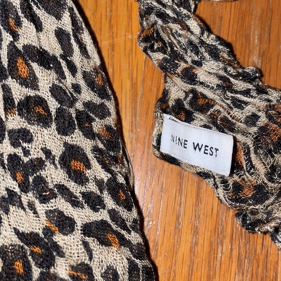 Nine West scarf leopard cheetah - Picture 2 of 2